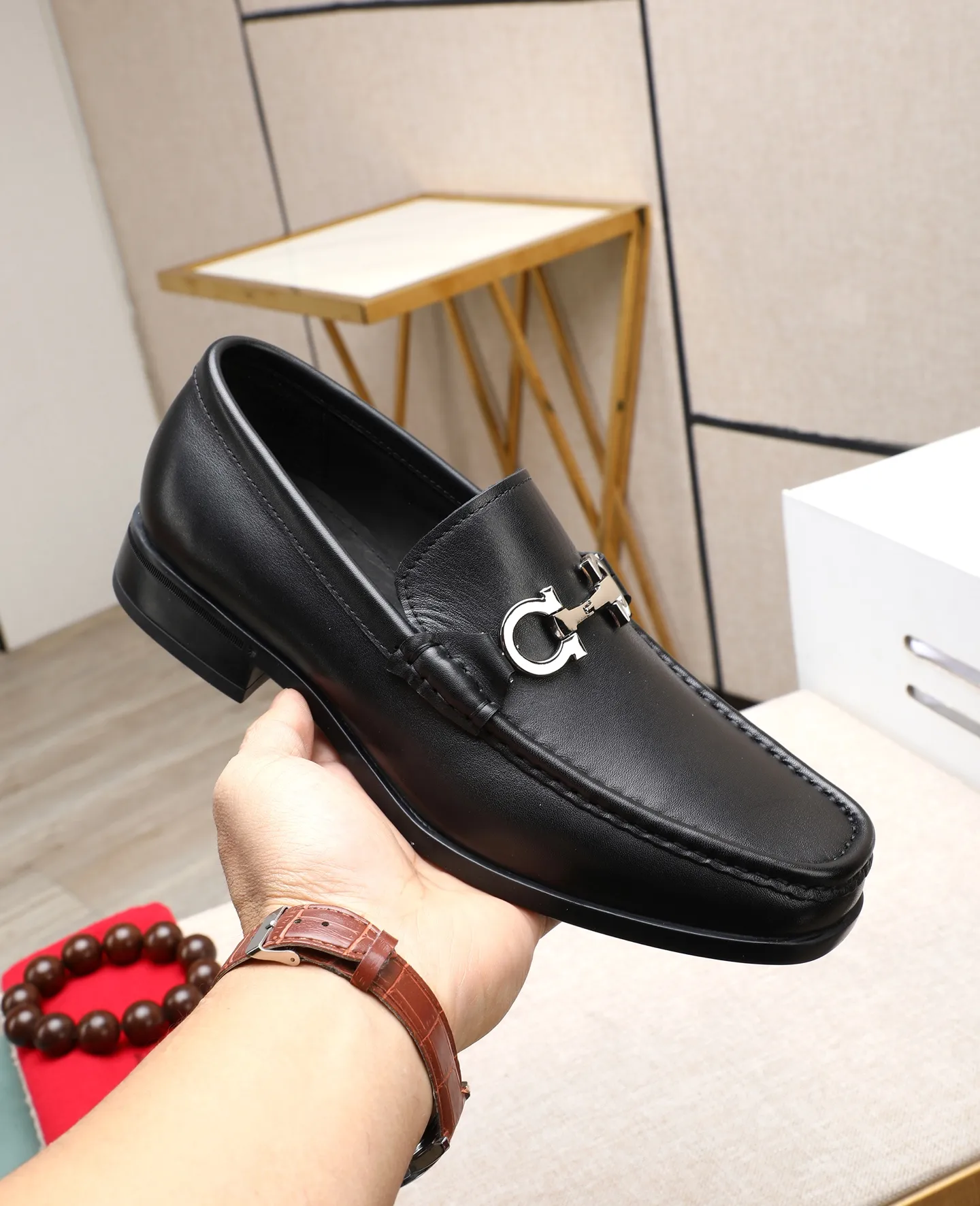 Men's clothing and shoes 💰700📛📛High-end goods! Salvatore Ferragamo is the world's top luxury footwear brand. It comes from Italy, the kingdom of fashion. It is famous all over the world for its traditional handmade design and novel styles... 🚶🏻🚶🏻 Top-quality suit shoes are sold simultaneously at the counter. This style is purely handmade. The fabric is imported Italian calfskin➕soft water-dyed cowhide lining. Specially available with original deep rubber outsole🌀🌀Size: 38➖44